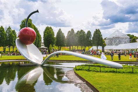 claes oldenburg sculptures